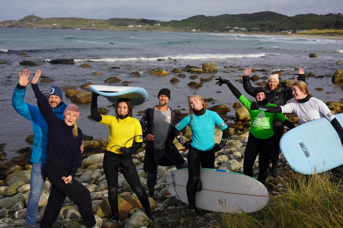 Det var første gang klassen juniorkvinner ble arrangert under norgesmesterskapet i surfing. (Foto: Det kongelige hoff)